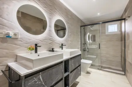 bano completo con ducha casa rural montefrio
