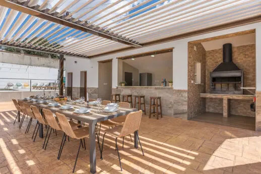 Terraza exterior de casa rural para grupos en Montefrío