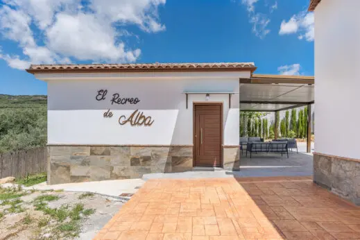 Fachada de El Recreo de Alba, espacio de ocio de La Villa de Alba en Montefrío