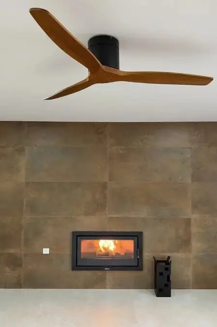 Chimenea y ventilador de techo en El Recreo de Alba