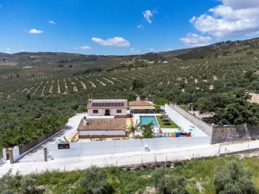 exterior de la casa rural la villa de alba en montefrio