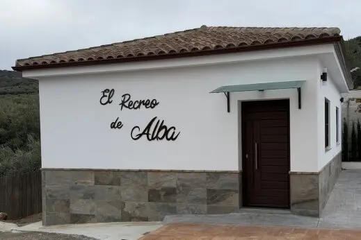 Fachada de El Recreo de Alba, espacio de ocio de La Villa de Alba en Montefrío